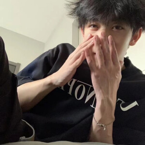 ᴸⁱᵛᵉ ᵃ ᵍᵒᵒᵈ ˡⁱᶠᵉ ᵃⁿᵈ ᵐᵉᵉᵗ ˢˡᵒʷˡʸ.| 








男头/男生头像
©菟丝花-
