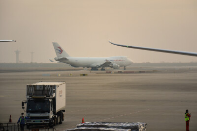 浦东机场国际区，瑞士国际航空吐槽哥座驾A340-313X，大白菜A330-300，新西兰航空787-9，国货747-400F，加拿大航空777-300ER