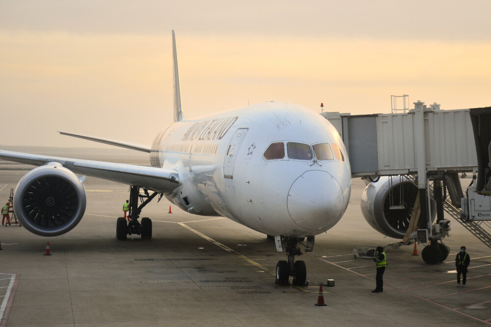 浦东机场国际区，瑞士国际航空吐槽哥座驾A340-313X，大白菜A330-300，新西兰航空787-9，国货747-400F，加拿大航空777-300ER