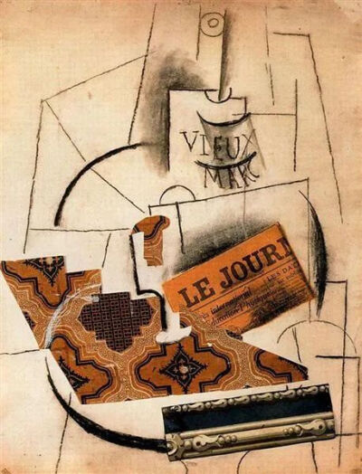 巴勃罗·毕加索《Bottle of Vieux Marc, Glass and Newspaper》，木炭、拼贴、纸板，63×49cm，1913年