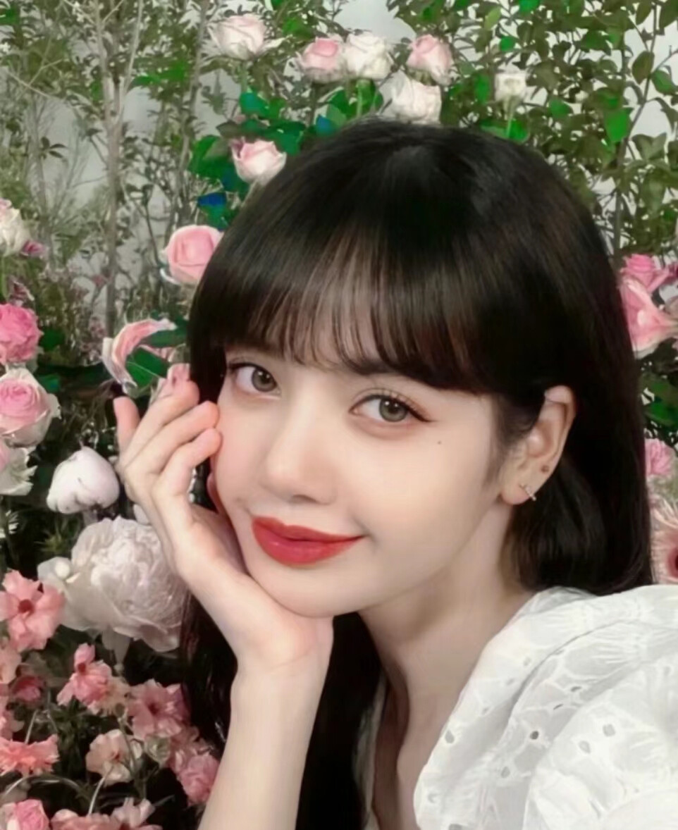 酷甜的人间芭比lisa