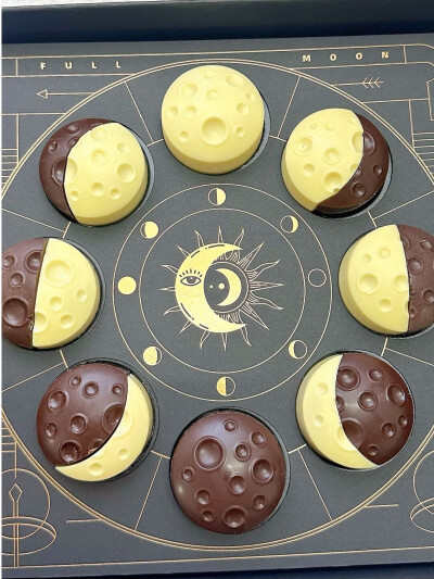 Migi CoCo x UMEklkl月相主题巧克力冰淇淋月饼