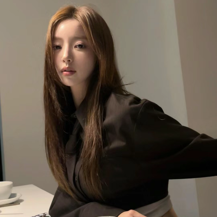 女