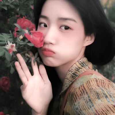 ：想见你在晴天在雨天在每一秒之间。