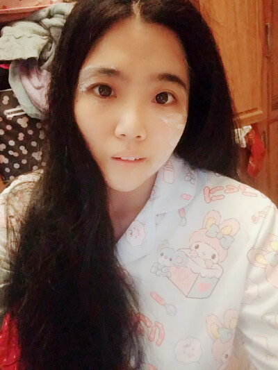 左脸面瘫有灰色胎记长头发邱莹莹 在家 状态 网上买来自己穿的衣服鞋子包包 不姓杨 不是代买不是助理