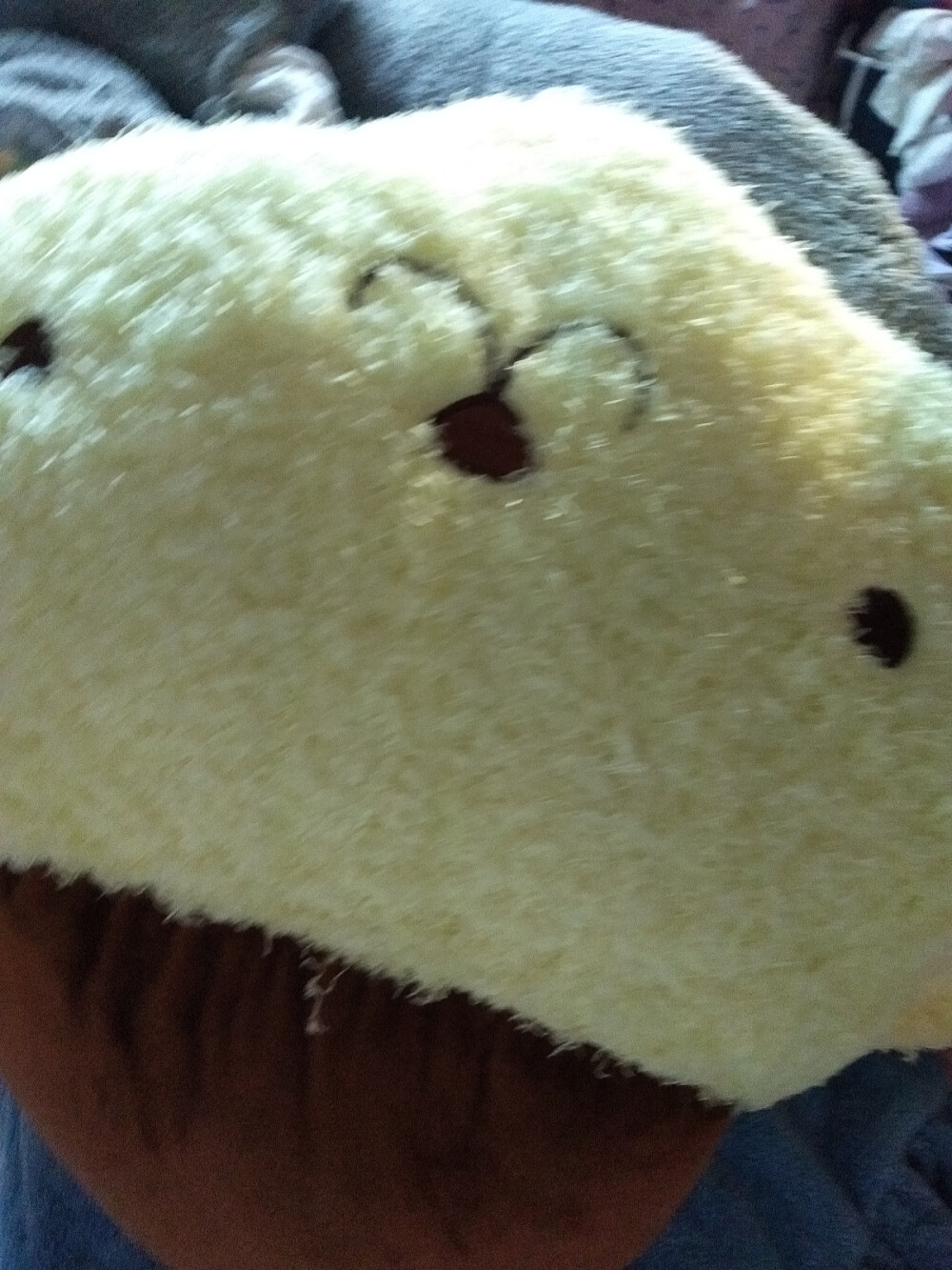 左脸面瘫有灰色胎记长头发邱莹莹 在拼多多买啦很多睡觉用的 邱莹莹自己用的 不给乞丐别人 不是代买助理