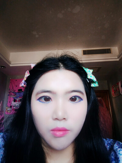 左脸面瘫有灰色胎记长头发邱莹莹 清晨自拍