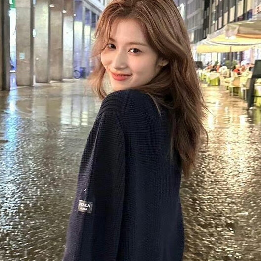 平井桃
凑崎纱夏
虞书欣
许允真