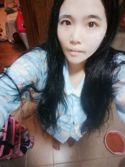 左脸面瘫有灰色胎记长头发邱莹莹 在家 状态 网上买来自己穿的衣服鞋子包包 不姓杨 不是代买不是助理