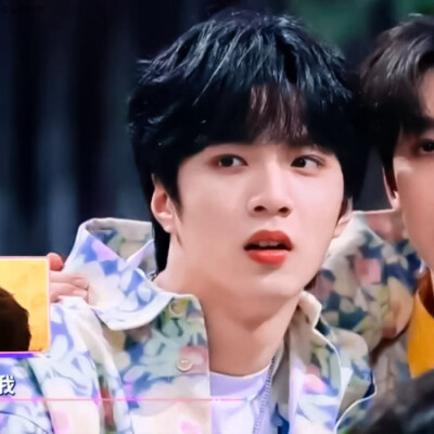 刘耀文
二传标明是奶珩阿
原截藏在白云里