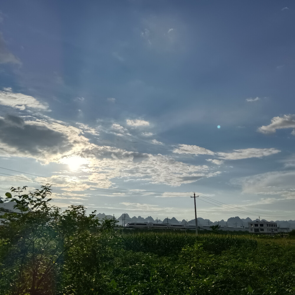 观云变眺峦山，穿旧巷看烟火