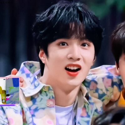 刘耀文
二传标明是奶珩阿
原截藏在白云里