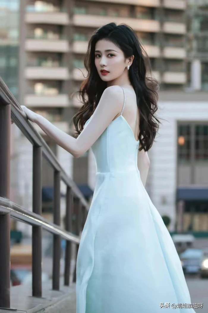 高清摄像头的美女就是好看