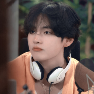 “在那个蝉鸣不止的夏天，我安静回头，同那个充满故事的人说了再见。”