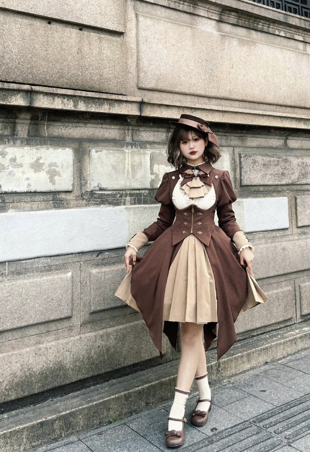 好喜欢侦探执事呀! !
托胸设计好显瘦好显身材的哇，整体看起来又优雅又日常，好看绝绝子！！#吃我一波Lolita安利 #lolita日常 #Lolita装扮 