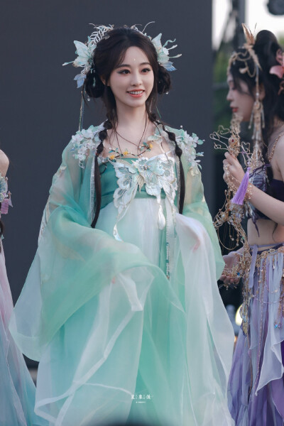祝绪丹✘国风大典
cr:logo