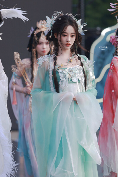 祝绪丹✘国风大典
cr:logo