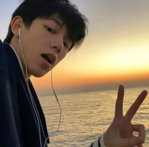 ᴸⁱᵛᵉ ᵃ ᵍᵒᵒᵈ ˡⁱᶠᵉ ᵃⁿᵈ ᵐᵉᵉᵗ ˢˡᵒʷˡʸ.| 








男头/男生头像
©菟丝花-
