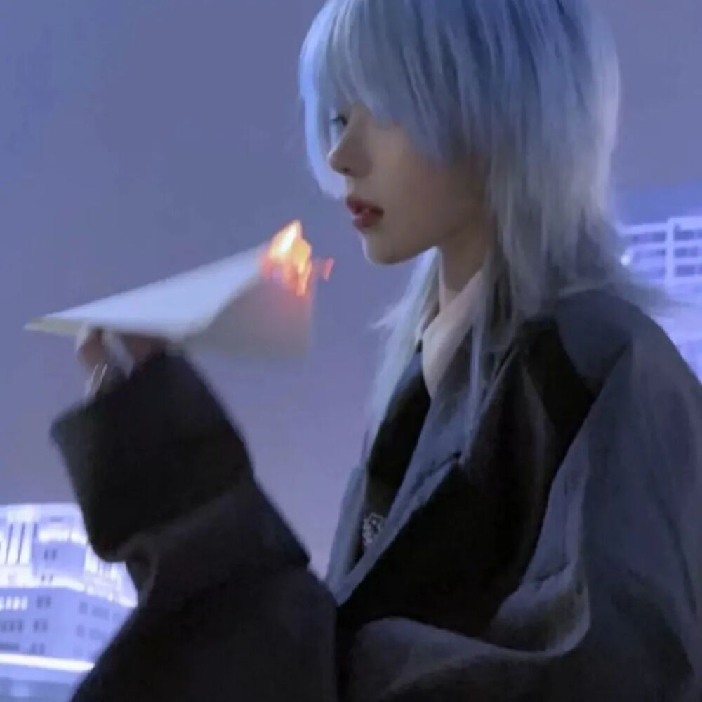 狼尾女生头像