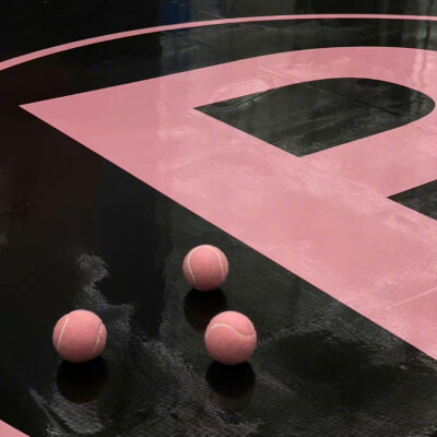 Black & Pink
#朋友圈背景图#