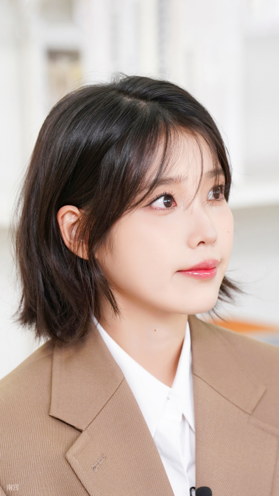 IU | ELLE拍摄花絮
cr:__南宫_