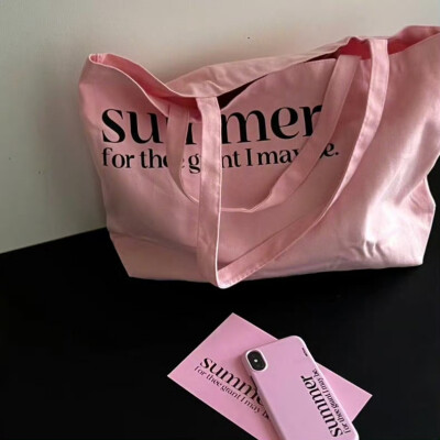 Black & Pink
#朋友圈背景图#