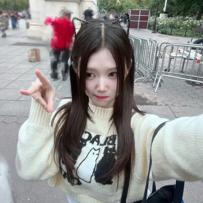 宇妍
裴真率
孔裕彬
郑智赟