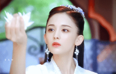 古力娜扎 | 徐有容
cr:青见柳