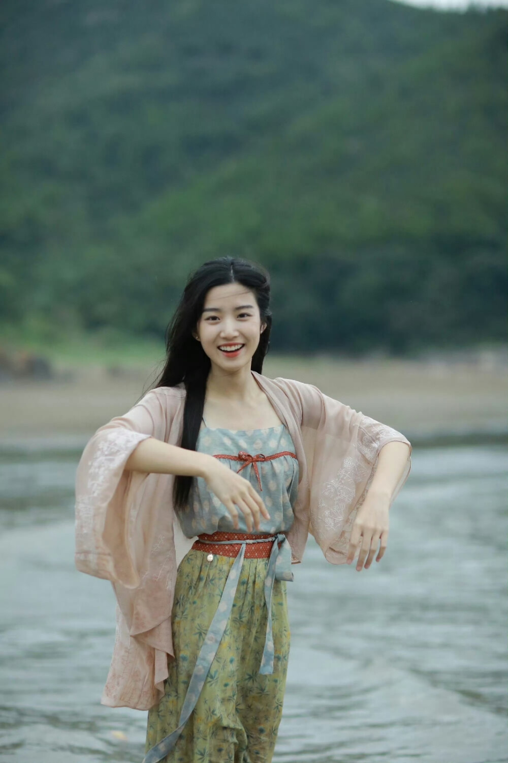 #卢昱晓# 微风拂动 ​​​