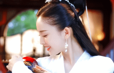 古力娜扎 | 徐有容
cr:青见柳