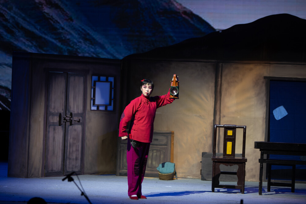 鸡西艺术发展中心演出现代京剧《红灯记》 红灯、交通员、李玉和、李铁梅