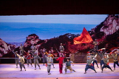 鸡西艺术发展中心演出现代京剧《红灯记》 红灯、交通员、李玉和、李铁梅