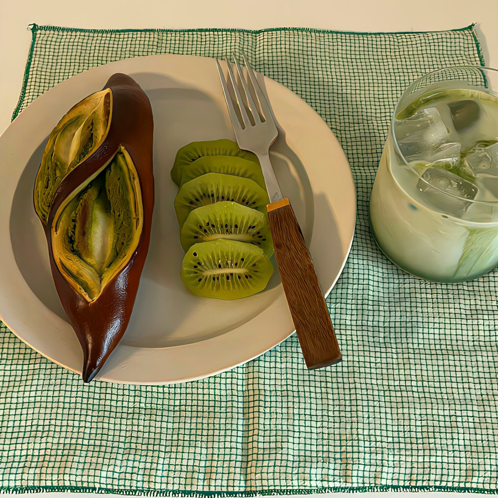 背景｜文案
我希望自己良善、明察，永远不要仓促经过人间，要常常躬身低首，缓缓而行。