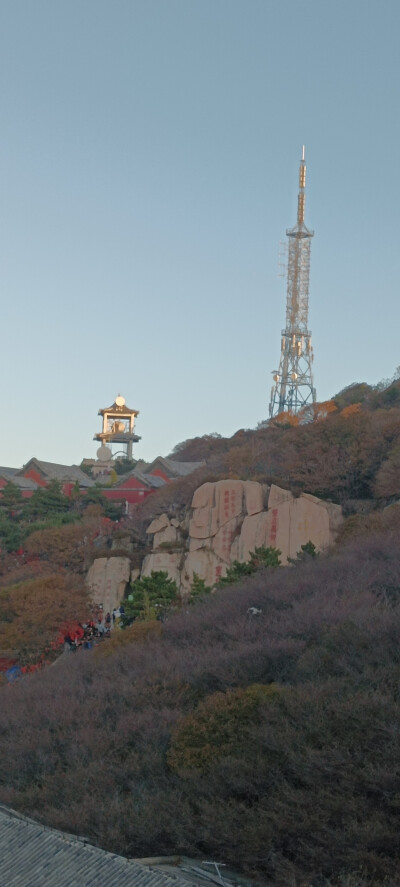 人流 长河
日照金山