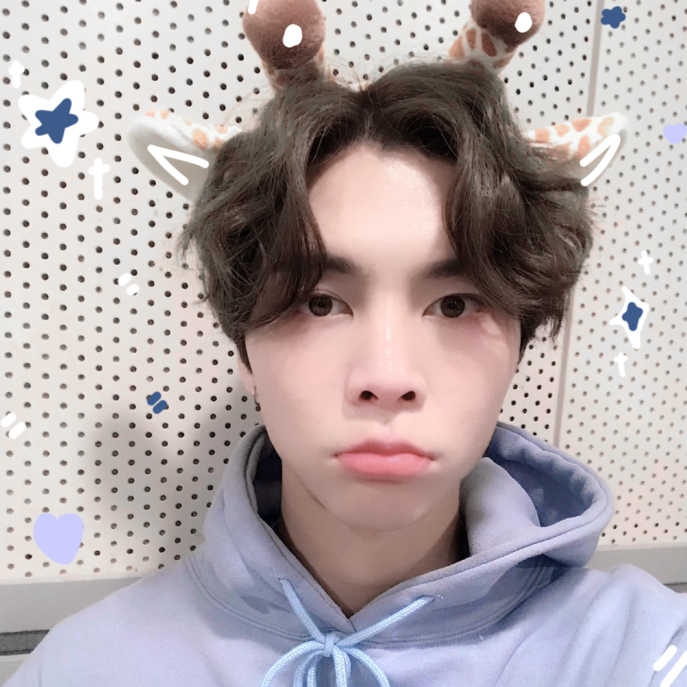 遇见你♡!!^⌯ω⌯^っ!!就像是小猫的世界˵＞＜˵^ฅ``下起了秋刀鱼雨