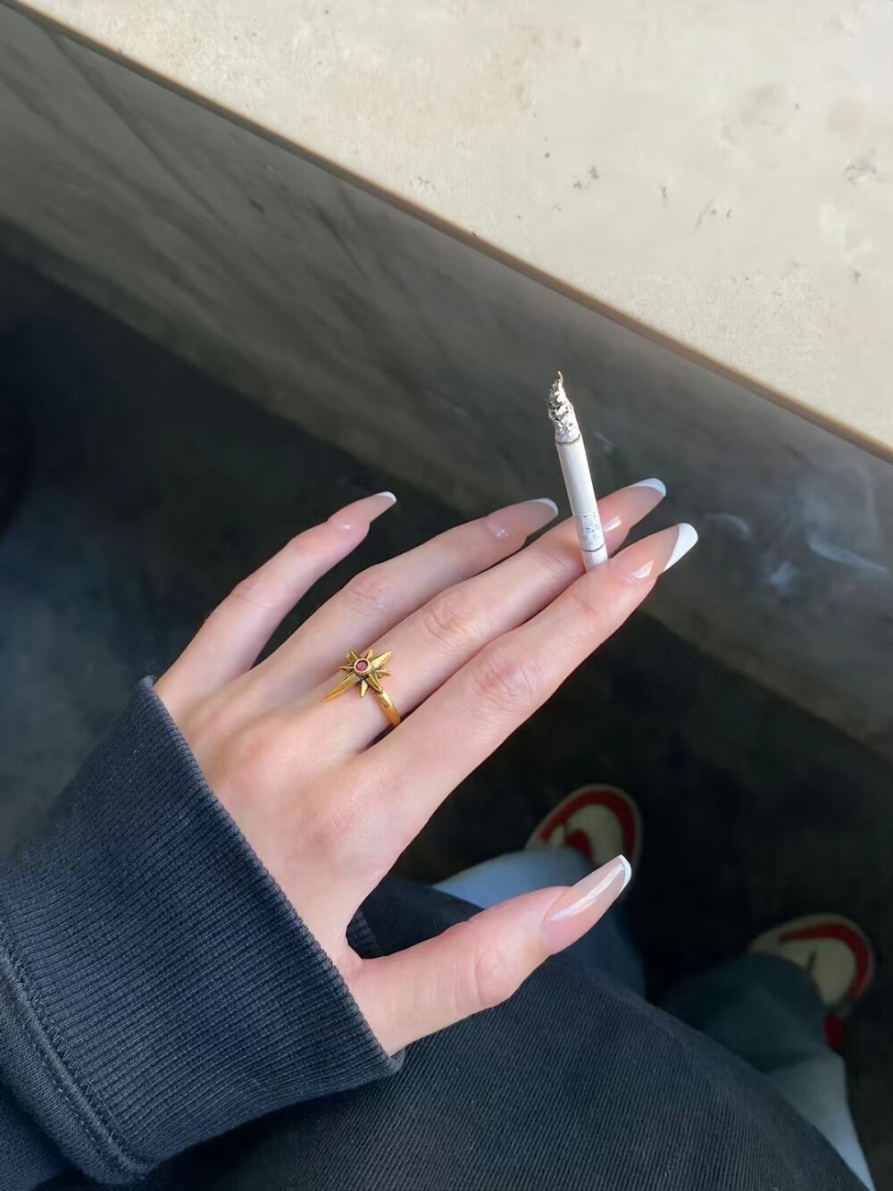 我自甘堕落 救我就是害我。