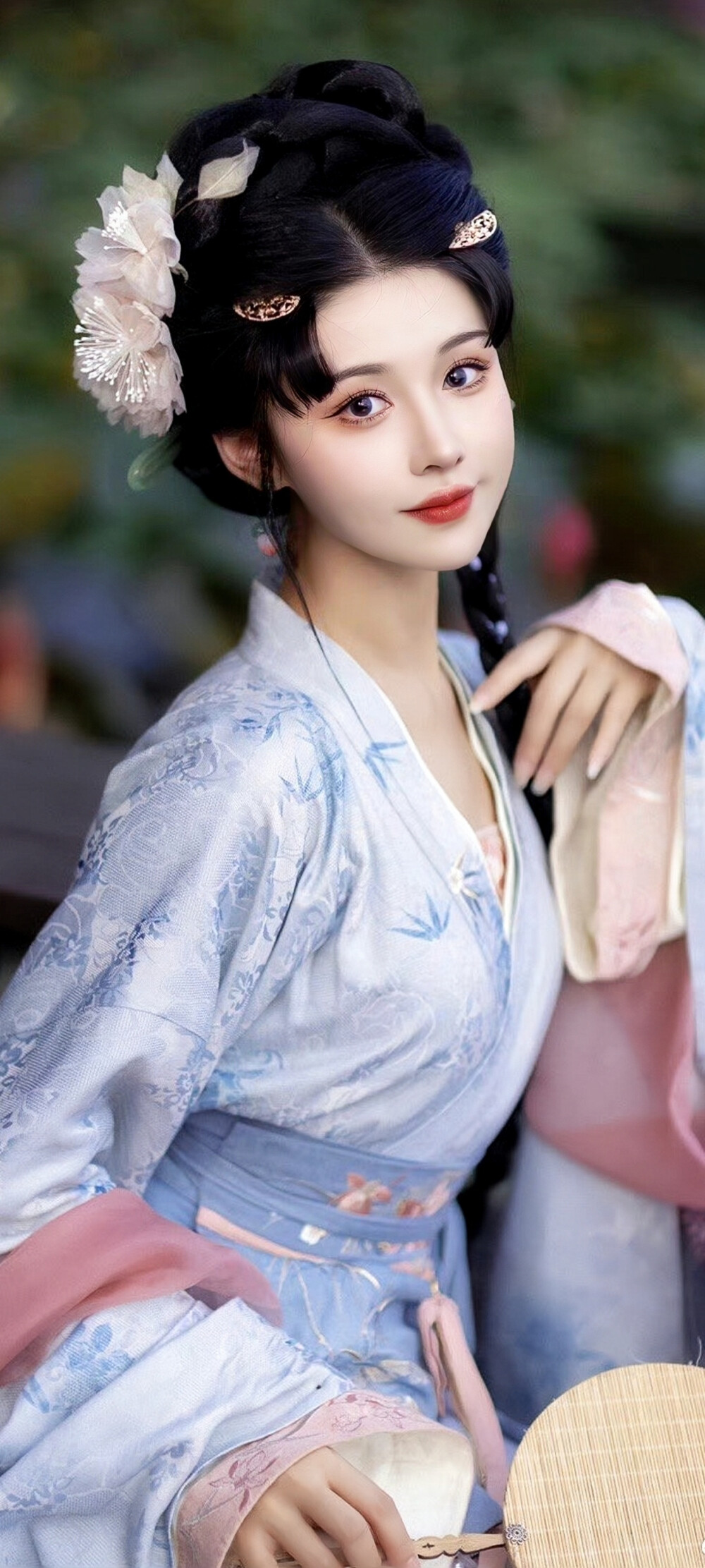 汉服
欲把西湖比西子，淡妆浓抹总相宜。
摄影:@-薄荷白