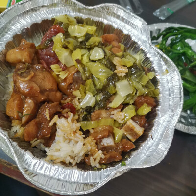 煲仔饭（鸡肉，排骨）