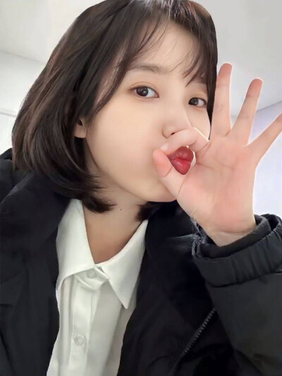 iu我老婆
图源来自微博
@onlyU-IU李知恩
10-18