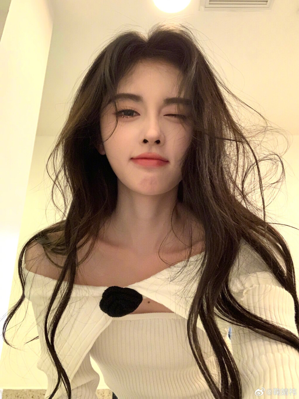 鞠婧祎
京城名怜
图源wb.