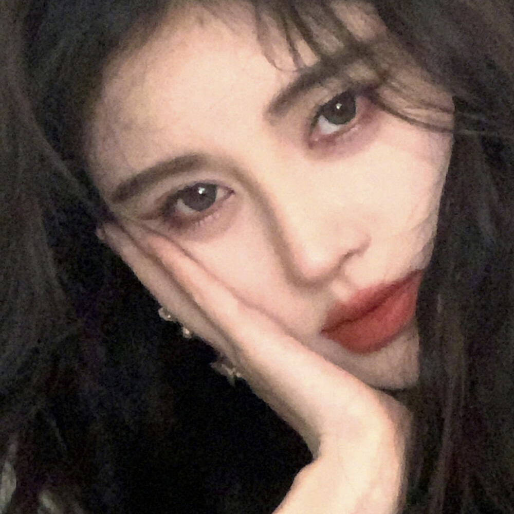 鞠婧祎
京城名怜
图源wb.