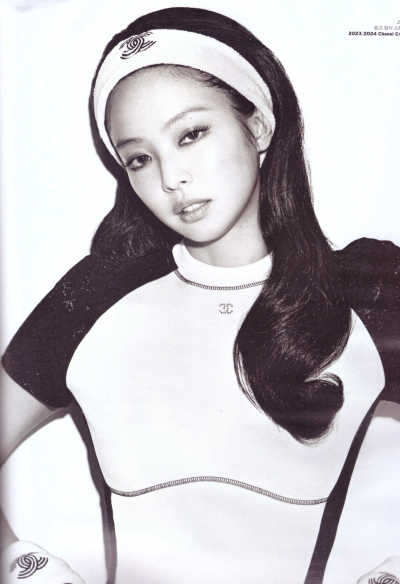 Jennie X W Korea 11月刊 壁纸 杂志