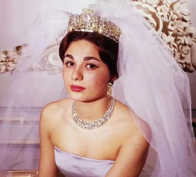 法拉赫·蒂巴，伊朗皇后