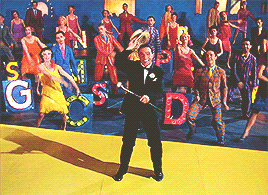 50年代另一部经典歌舞片《雨中曲》，刻画人们对爵士时代的美好憧憬。