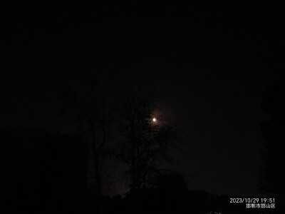 今天考完了概率论，明天前端，啥也不会还在慢慢溜达