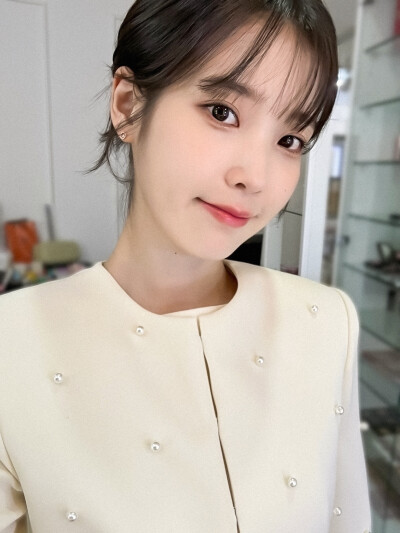 IU | 官推
cr:__南宫_