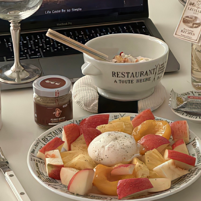 背景｜文案
来时不惧风雨，去时何谓人言。