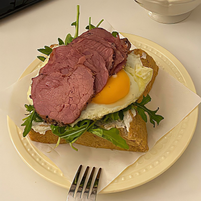 背景｜文案
来时不惧风雨，去时何谓人言。