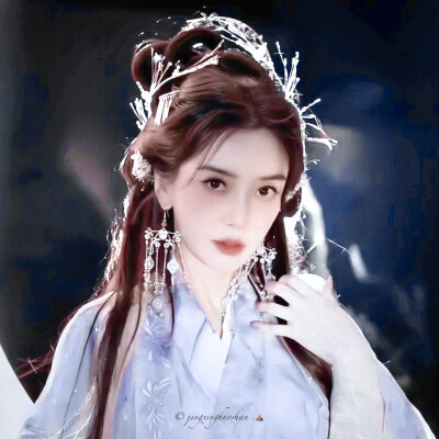 “沧海客归珠有泪，章台人去骨遗香。”