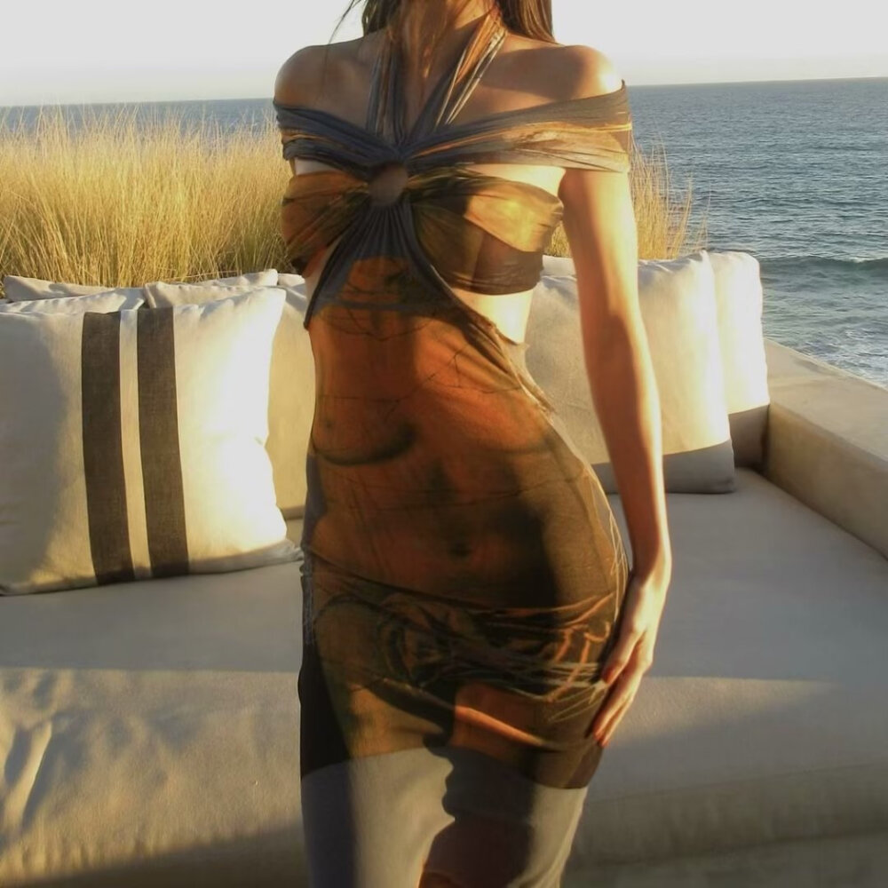 部位女头上半身